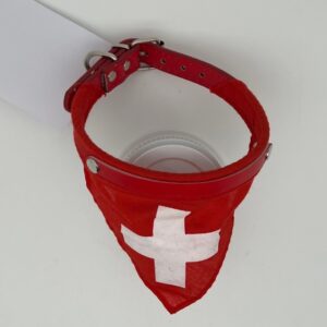 Collier chien bandana rouge croix blanche