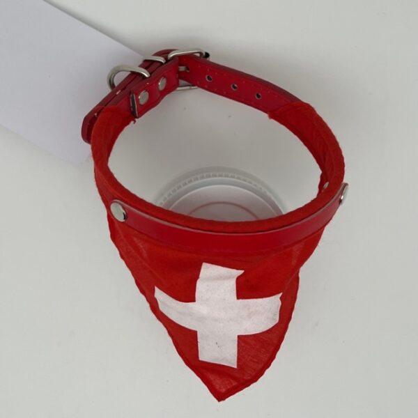 Collier chien bandana rouge croix blanche