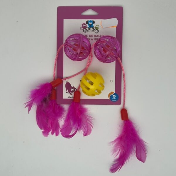 Balle plastique dure grelots plumes 3cm